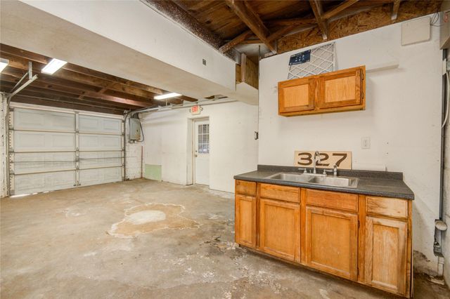 327 S Main Street, Clute, TX 77531