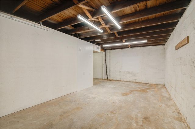 327 S Main Street, Clute, TX 77531