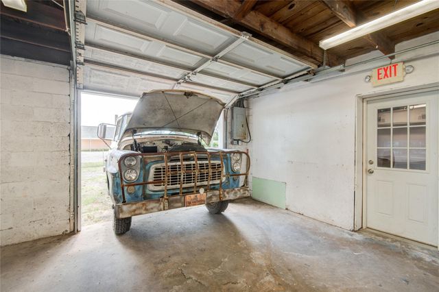 327 S Main Street, Clute, TX 77531