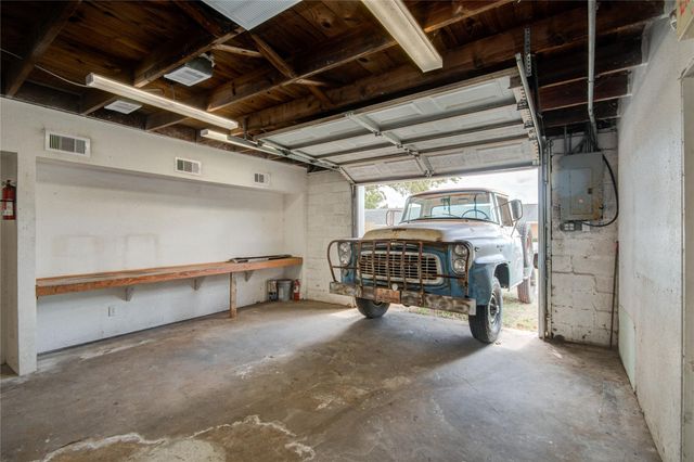 327 S Main Street, Clute, TX 77531