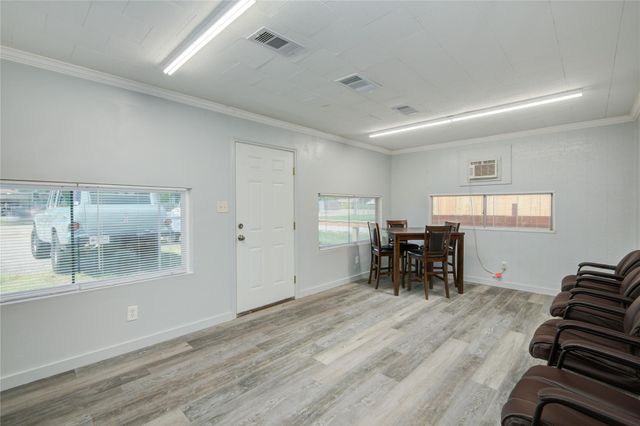 327 S Main Street, Clute, TX 77531