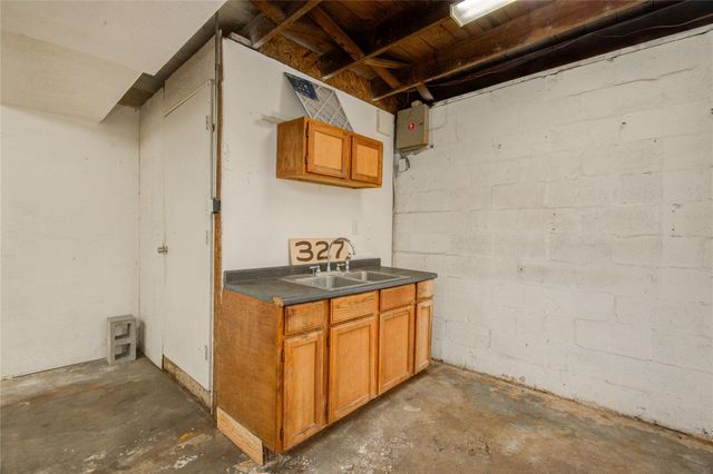 327 S Main Street, Clute, TX 77531