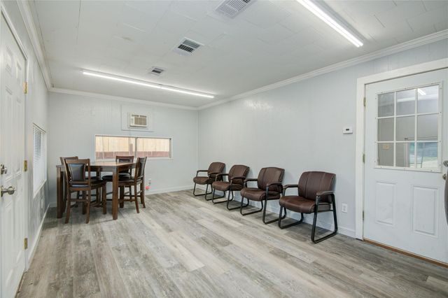 327 S Main Street, Clute, TX 77531