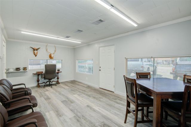 327 S Main Street, Clute, TX 77531