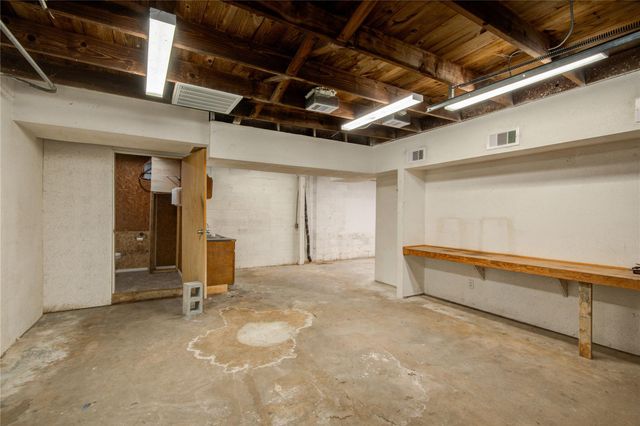 327 S Main Street, Clute, TX 77531