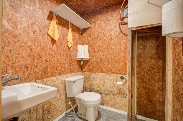 327 S Main Street, Clute, TX 77531