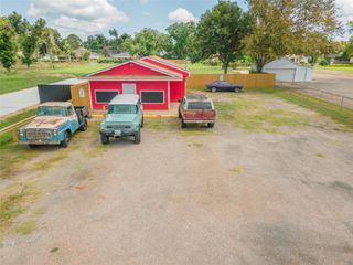 327 S Main Street, Clute, TX 77531