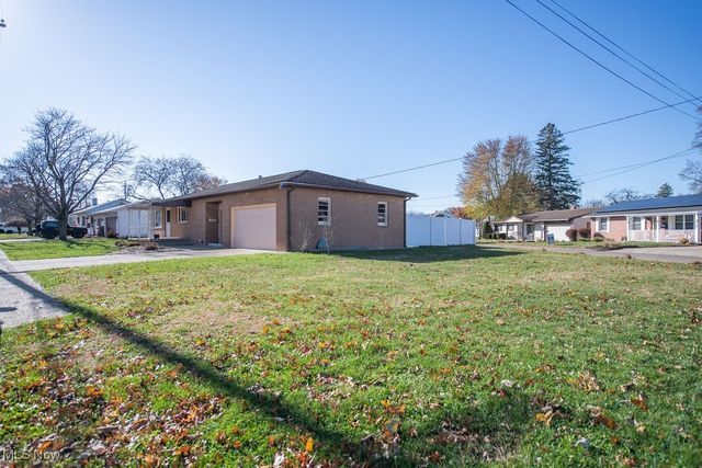 642 Jordan Drive NW, New Philadelphia, OH 44663