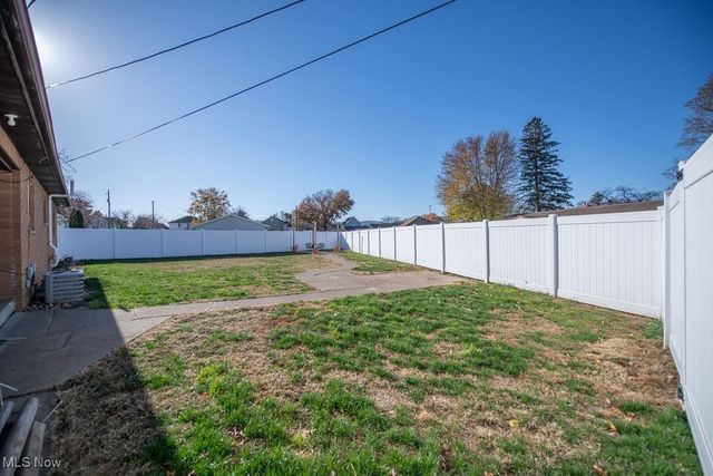 642 Jordan Drive NW, New Philadelphia, OH 44663