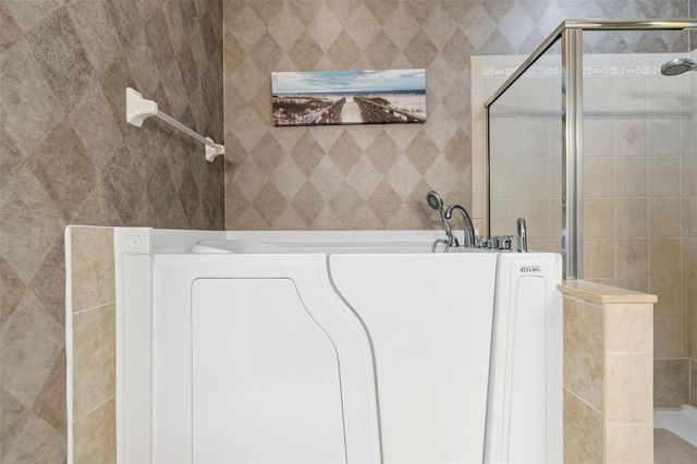 7903 SEMINOLE BOULEVARD 2208, Seminole, FL 33772