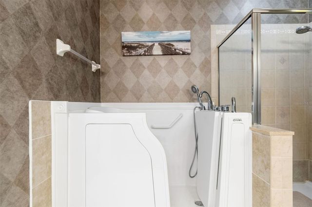 7903 SEMINOLE BOULEVARD 2208, Seminole, FL 33772