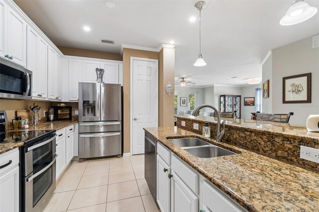 7903 SEMINOLE BOULEVARD 2208, Seminole, FL 33772