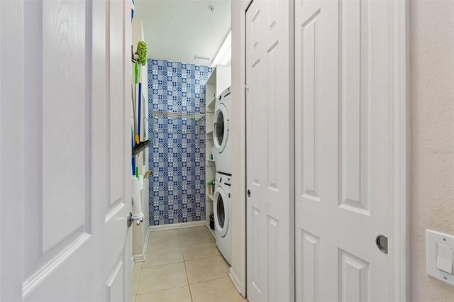 7903 SEMINOLE BOULEVARD 2208, Seminole, FL 33772