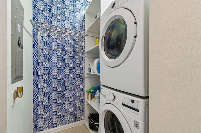 7903 SEMINOLE BOULEVARD 2208, Seminole, FL 33772