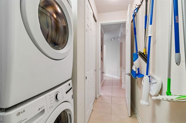 7903 SEMINOLE BOULEVARD 2208, Seminole, FL 33772