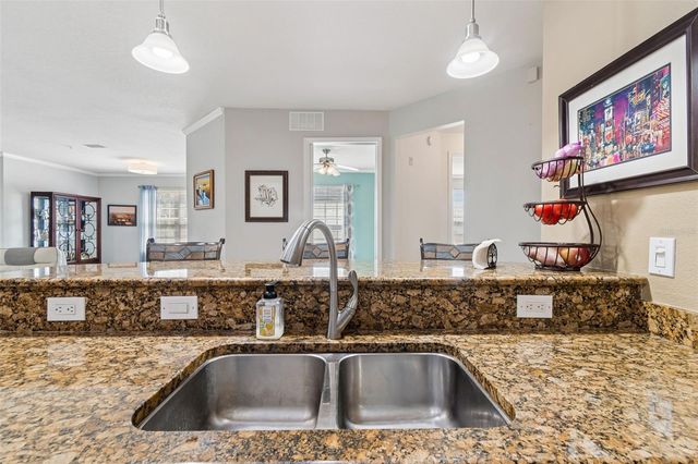 7903 SEMINOLE BOULEVARD 2208, Seminole, FL 33772