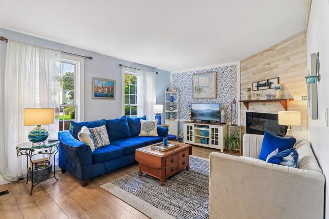 74 Silver Tree Circle, Cary, IL 60013