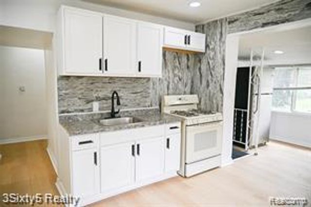 19357 Centralia, Redford, MI 48240