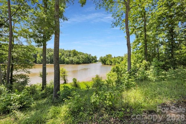 1194 99 Island Road, Blacksburg, SC 29702