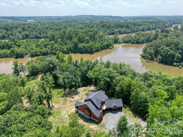 1194 99 Island Road, Blacksburg, SC 29702