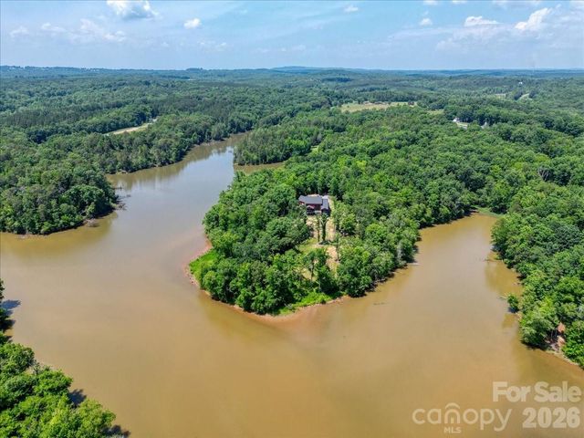 1194 99 Island Road, Blacksburg, SC 29702