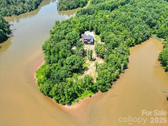 1194 99 Island Road, Blacksburg, SC 29702