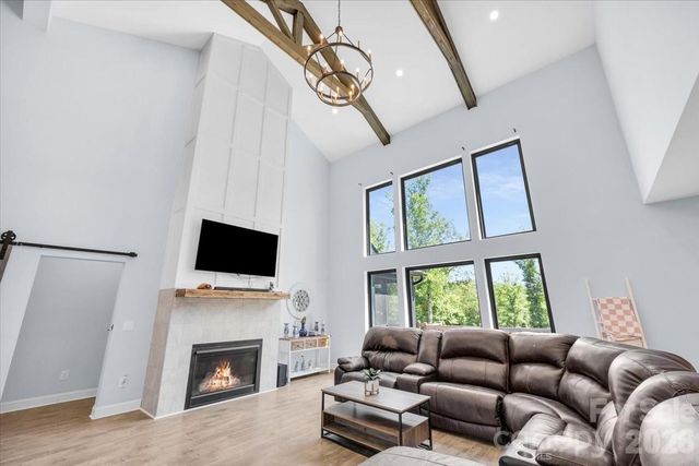 1194 99 Island Road, Blacksburg, SC 29702