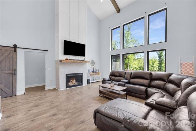 1194 99 Island Road, Blacksburg, SC 29702