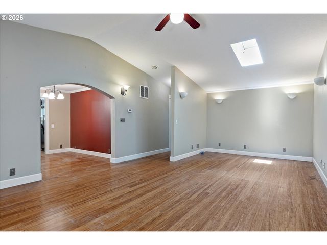 2750 Ne HARNEY Dr, Newport, OR 97365