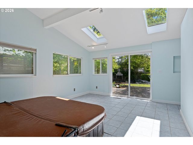 2750 Ne HARNEY Dr, Newport, OR 97365