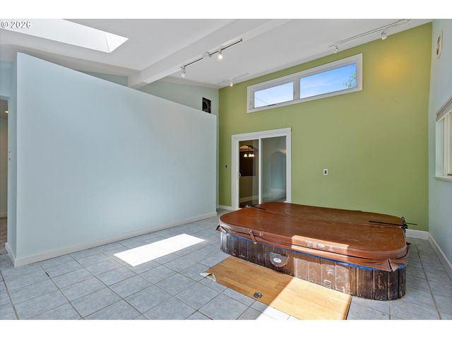 2750 Ne HARNEY Dr, Newport, OR 97365