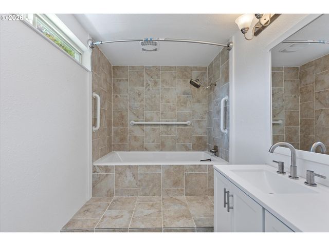 2750 Ne HARNEY Dr, Newport, OR 97365