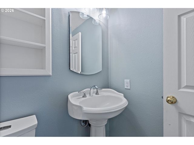 2750 Ne HARNEY Dr, Newport, OR 97365