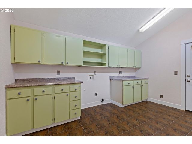 2750 Ne HARNEY Dr, Newport, OR 97365