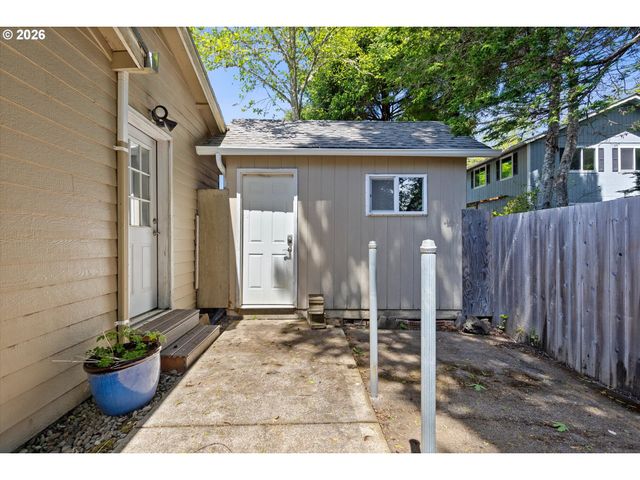 2750 Ne HARNEY Dr, Newport, OR 97365