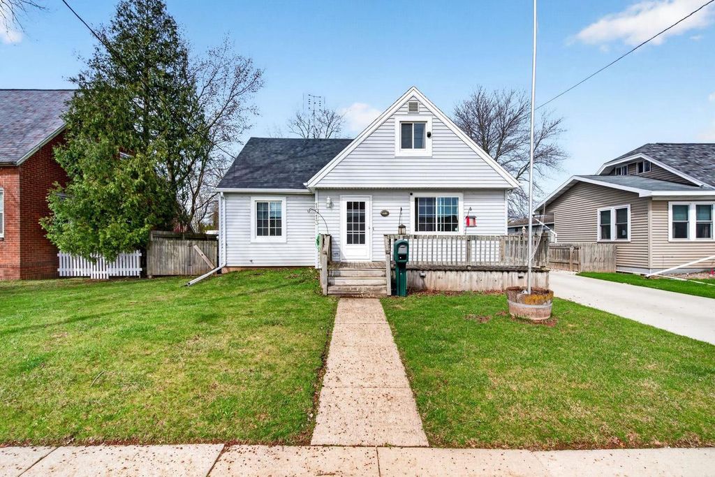 1013 HARRISON STREET, Neenah, WI 54956