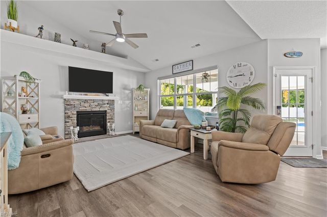 112 Bellflower LN, Suffolk, VA 23435