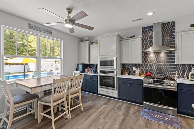112 Bellflower LN, Suffolk, VA 23435