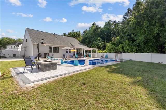 112 Bellflower LN, Suffolk, VA 23435
