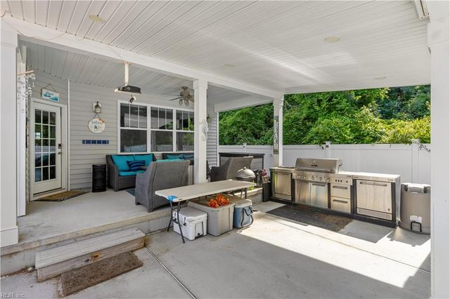 112 Bellflower LN, Suffolk, VA 23435