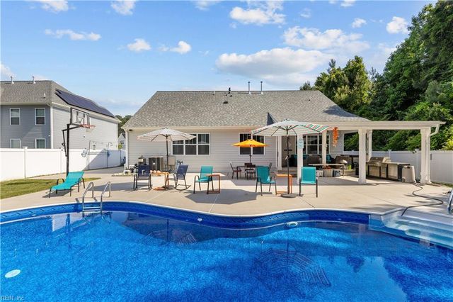 112 Bellflower LN, Suffolk, VA 23435