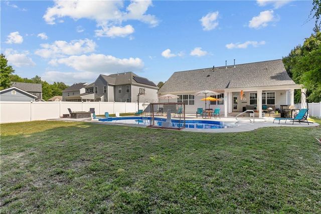 112 Bellflower LN, Suffolk, VA 23435