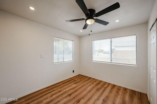 515 E CHARLESTON Avenue, Phoenix, AZ 85022