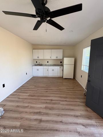 515 E CHARLESTON Avenue, Phoenix, AZ 85022