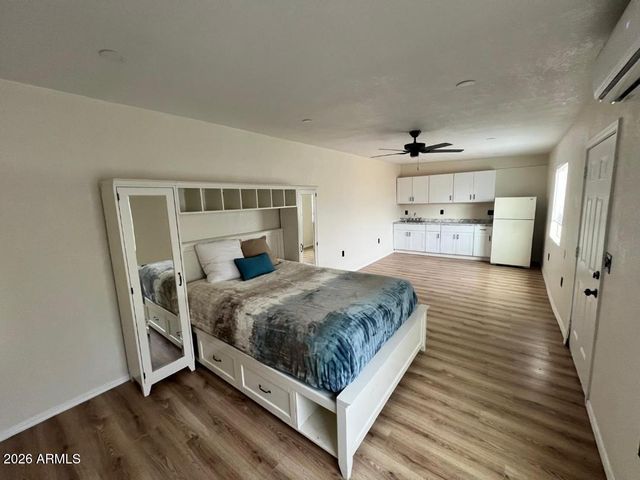 515 E CHARLESTON Avenue, Phoenix, AZ 85022