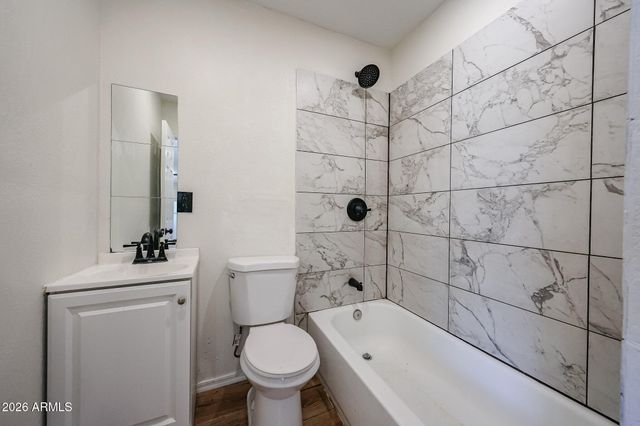 515 E CHARLESTON Avenue, Phoenix, AZ 85022