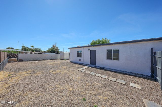 515 E CHARLESTON Avenue, Phoenix, AZ 85022