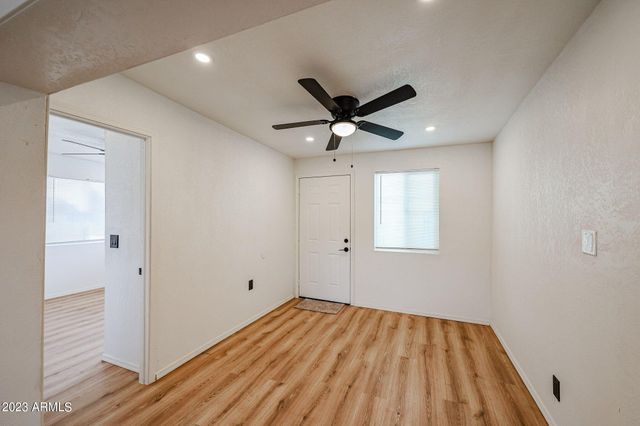 515 E CHARLESTON Avenue, Phoenix, AZ 85022