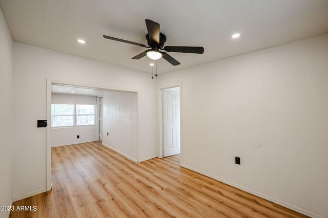 515 E CHARLESTON Avenue, Phoenix, AZ 85022