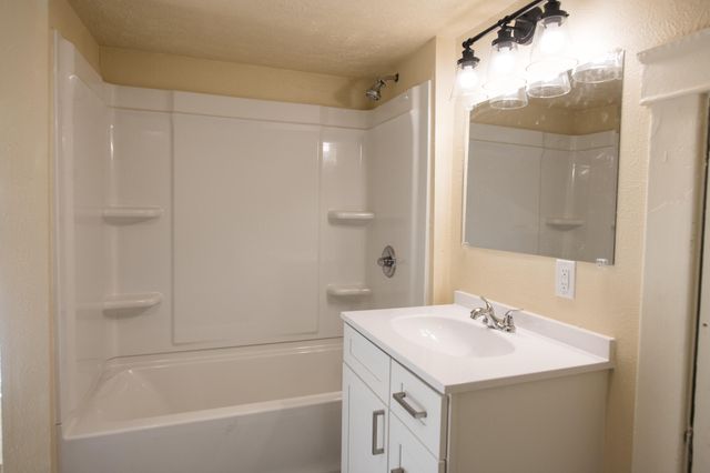 116 E Clay Street, Kalamazoo, MI 49007